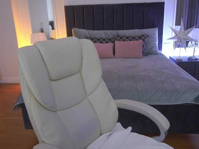 KiraCandyS's BongaCams show and profile