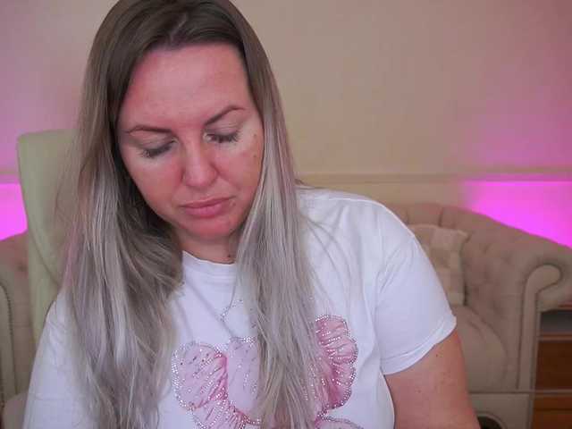 KiraCandyS's BongaCams show and profile