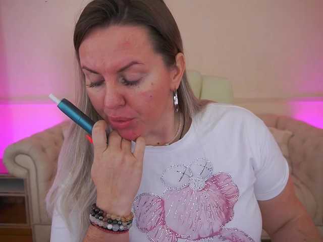 KiraCandyS's BongaCams show and profile