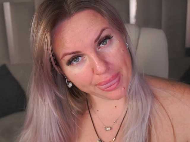 KiraCandyS from BongaCams