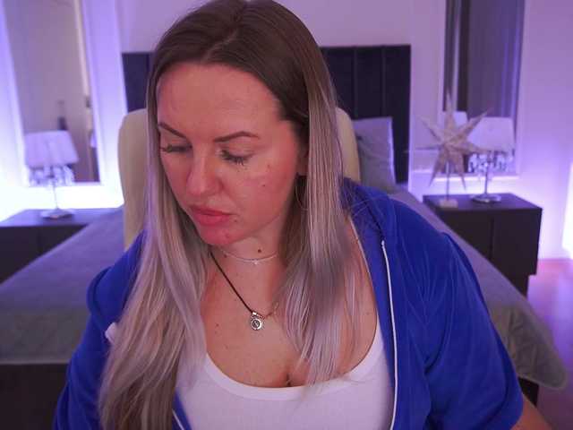 KiraCandyS's BongaCams show and profile