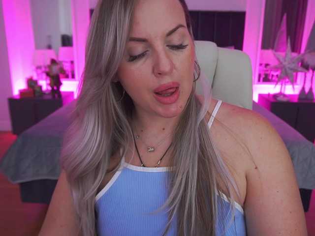 KiraCandyS's BongaCams show and profile