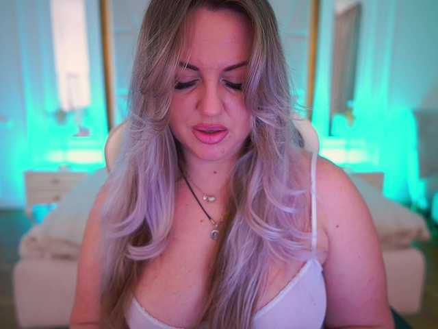 KiraCandyS's BongaCams show and profile