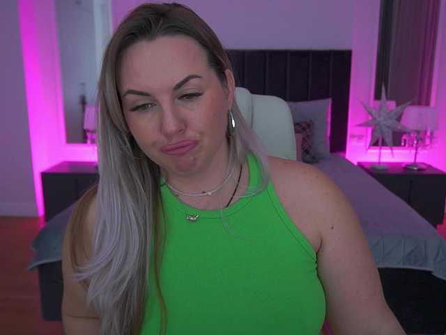 KiraCandyS's BongaCams show and profile