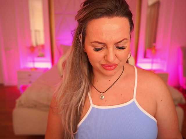 KiraCandyS's BongaCams show and profile