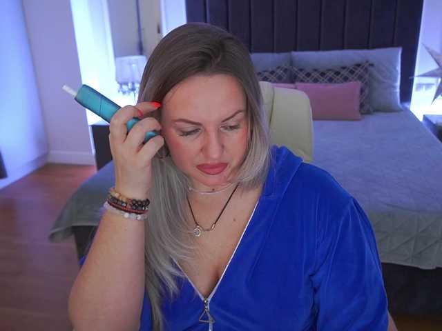 KiraCandyS's BongaCams show and profile