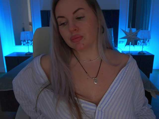 KiraCandyS's BongaCams show and profile