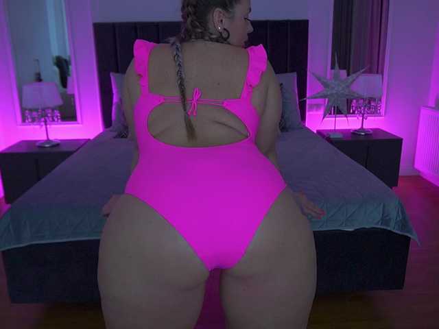 KiraCandyS's BongaCams show and profile