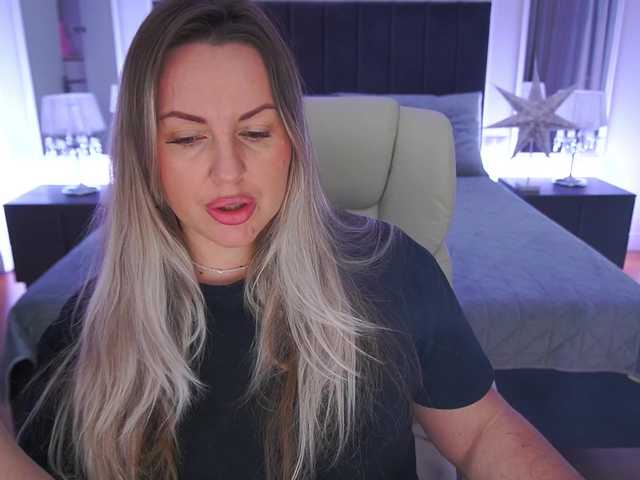 KiraCandyS's BongaCams show and profile