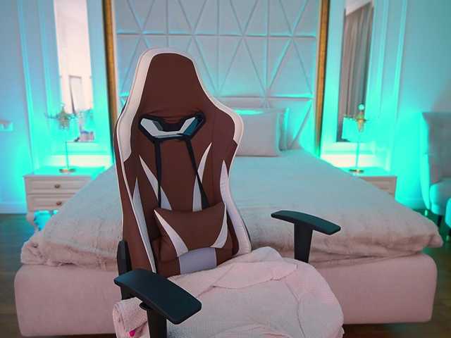 KiraCandyS's BongaCams show and profile