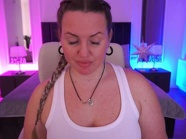 KiraCandyS's BongaCams show and profile