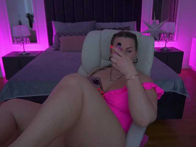 KiraCandyS live cam profile