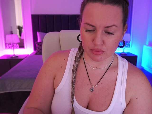 KiraCandyS live cam profile