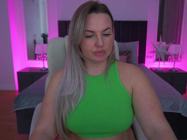 KiraCandyS's BongaCams show and profile