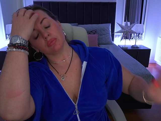 KiraCandyS's BongaCams show and profile