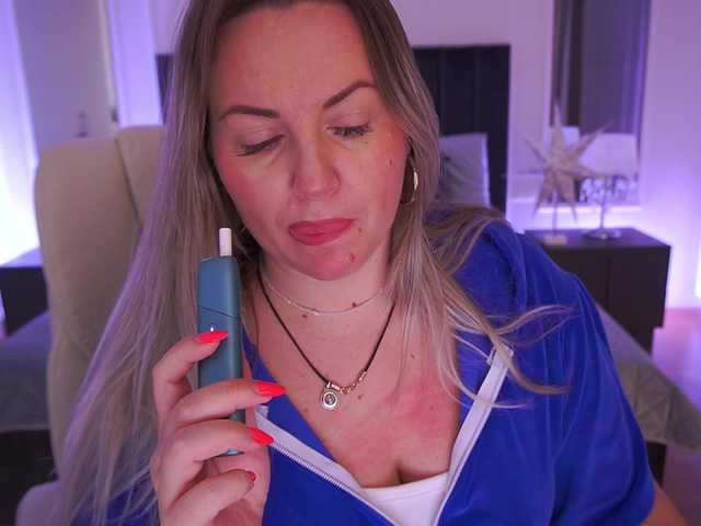 KiraCandyS's BongaCams show and profile