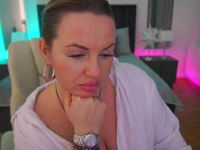 KiraCandyS's BongaCams show and profile