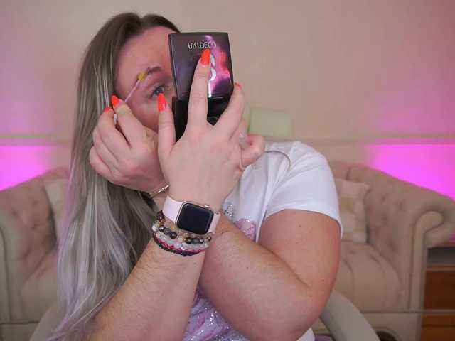 KiraCandyS's BongaCams show and profile