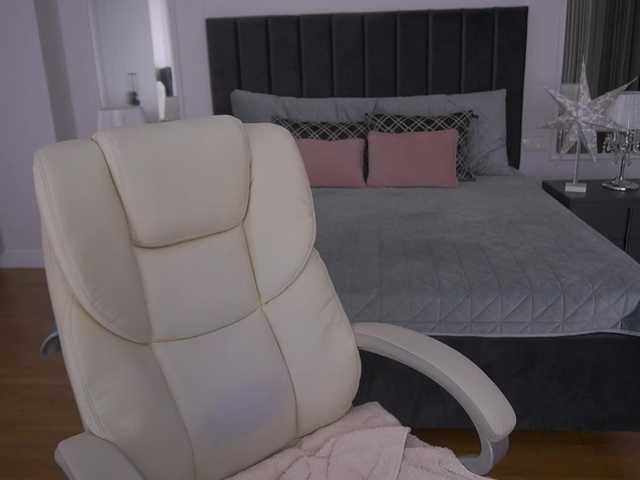 KiraCandyS's BongaCams show and profile