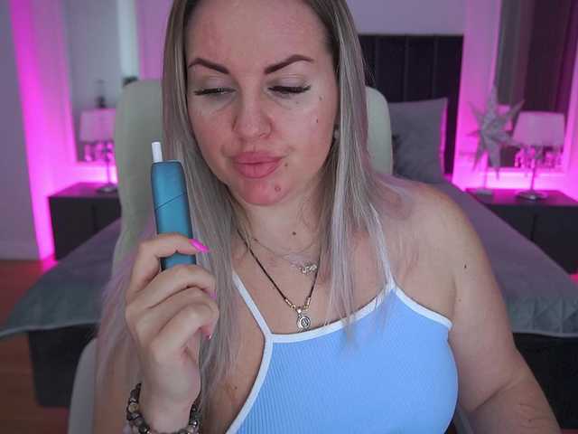 KiraCandyS's BongaCams show and profile