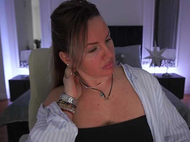 KiraCandyS live cam profile