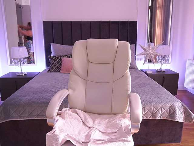 KiraCandyS's BongaCams show and profile