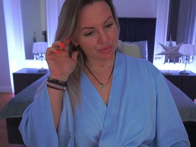 KiraCandyS's BongaCams show and profile