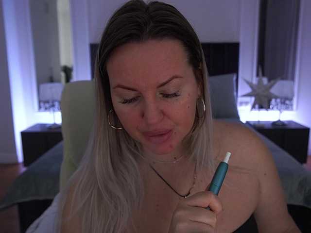 KiraCandyS's BongaCams show and profile