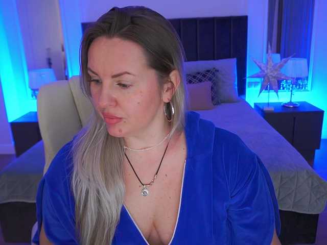 KiraCandyS's BongaCams show and profile