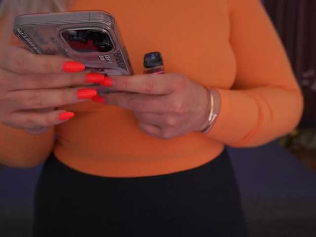 KiraCandyS's BongaCams show and profile