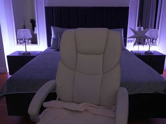 KiraCandyS's BongaCams show and profile