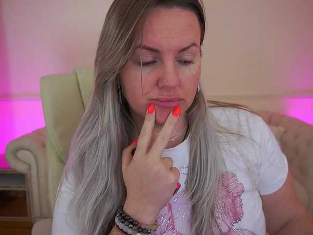 KiraCandyS's BongaCams show and profile