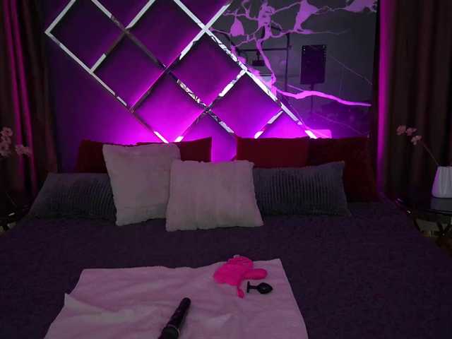 KiraCandyS's BongaCams show and profile