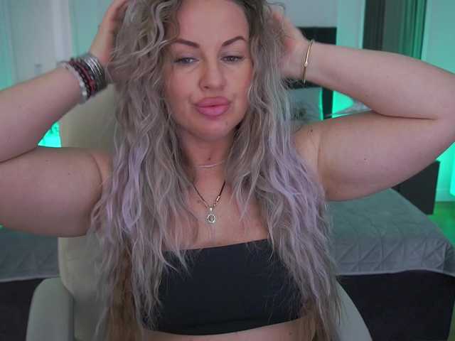 KiraCandyS live cam profile