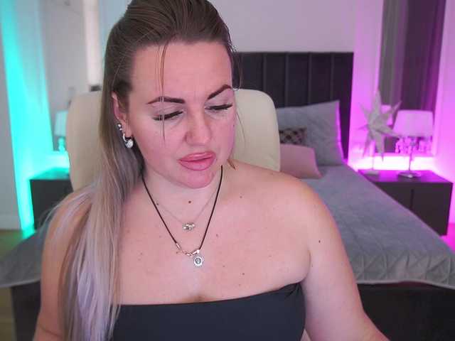 KiraCandyS's BongaCams show and profile