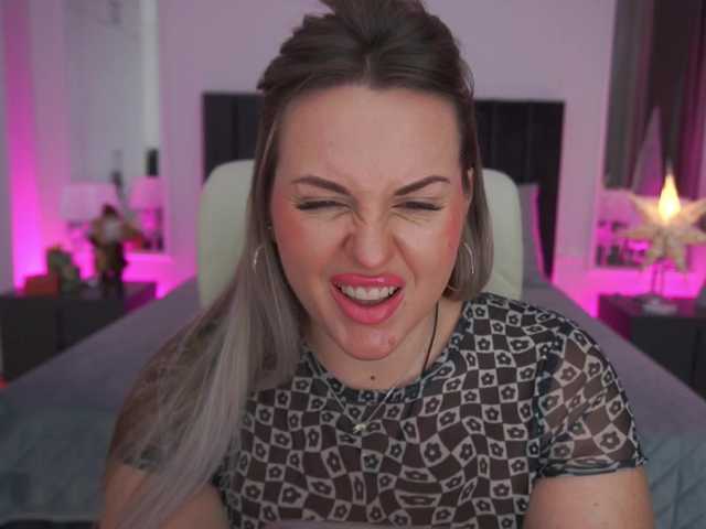 KiraCandyS's BongaCams show and profile