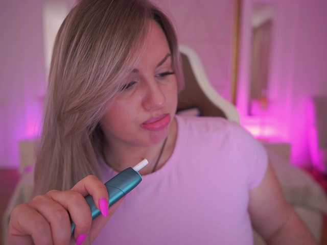 KiraCandyS's BongaCams show and profile