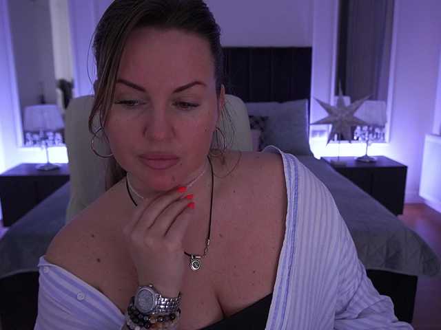 KiraCandyS's BongaCams show and profile
