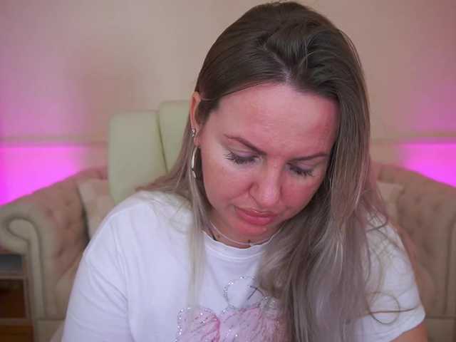 KiraCandyS's BongaCams show and profile