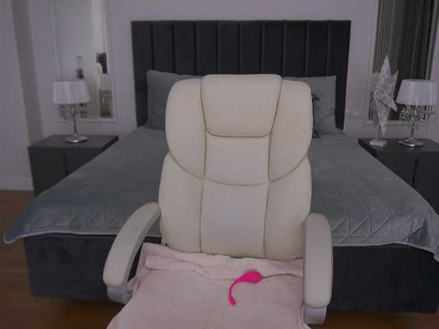 KiraCandyS's BongaCams show and profile