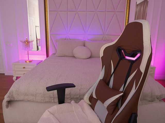 KiraCandyS's BongaCams show and profile