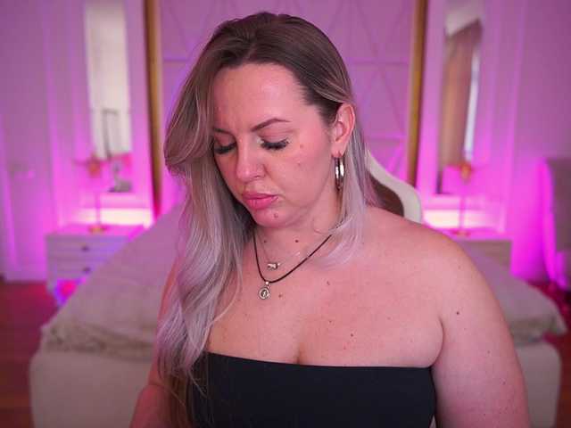 KiraCandyS's BongaCams show and profile