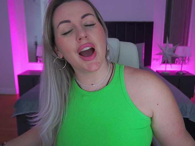 KiraCandyS's BongaCams show and profile