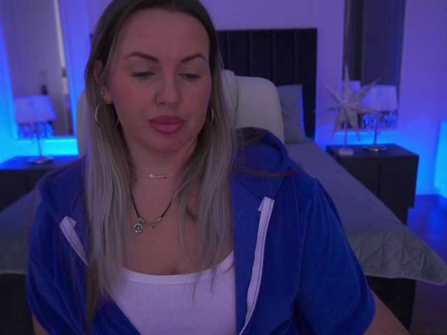KiraCandyS's BongaCams show and profile