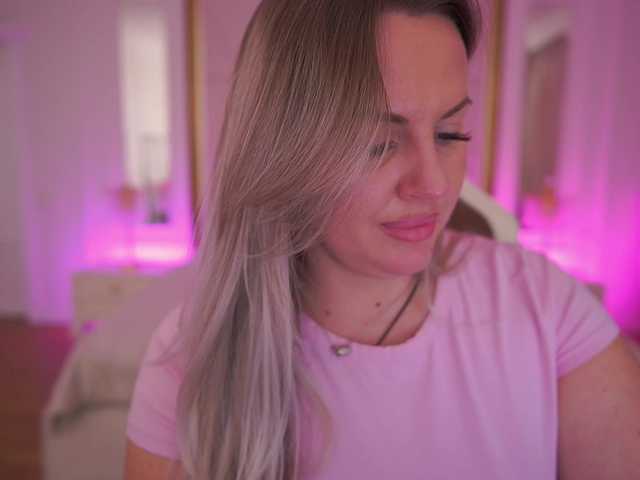 KiraCandyS from BongaCams