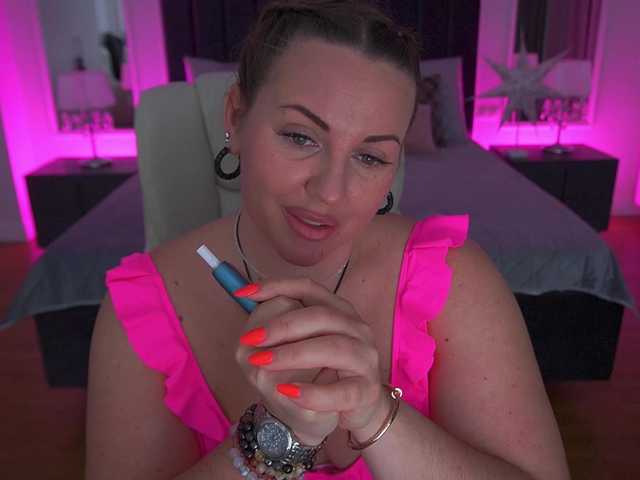 KiraCandyS's BongaCams show and profile