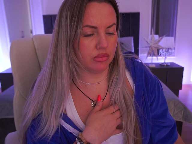 KiraCandyS's BongaCams show and profile