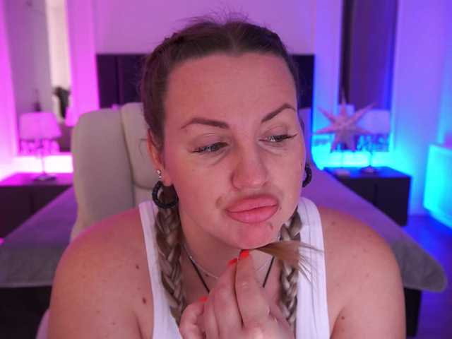 KiraCandyS live cam profile