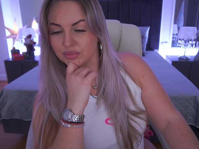 KiraCandyS's BongaCams show and profile