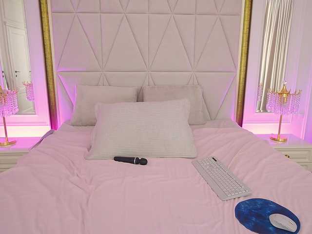 KiraCandyS's BongaCams show and profile